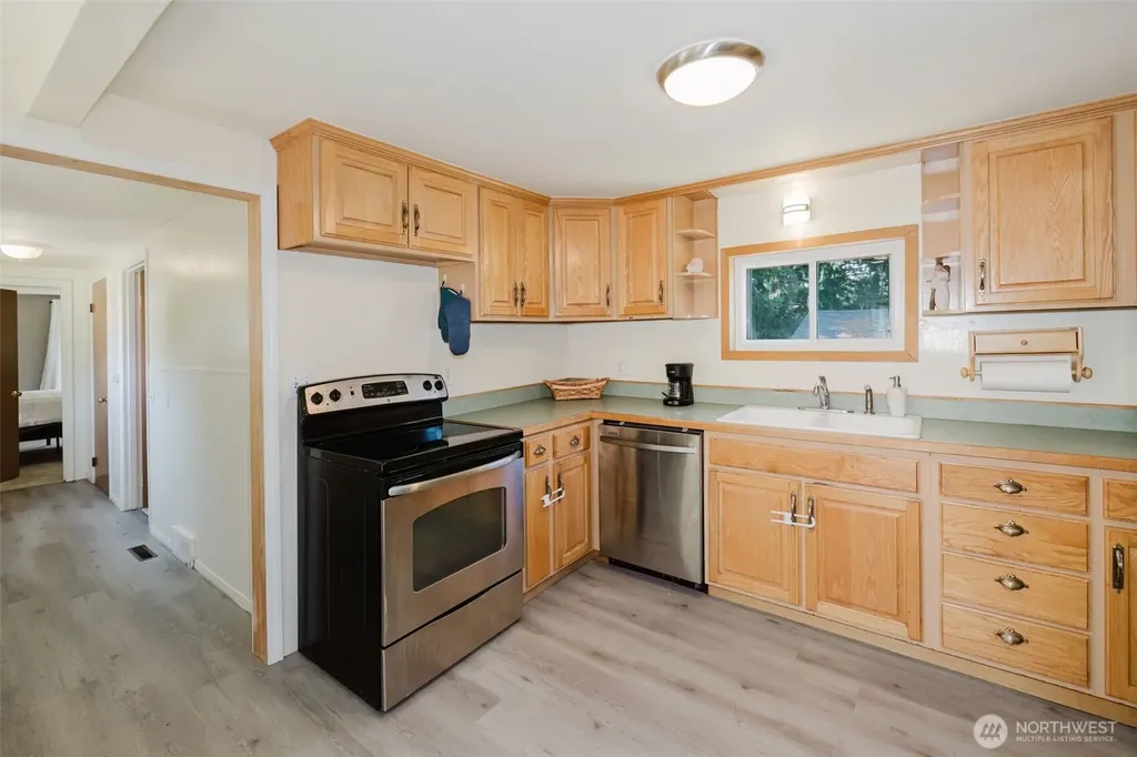 143 Dora Avenue Bremerton WA 98312