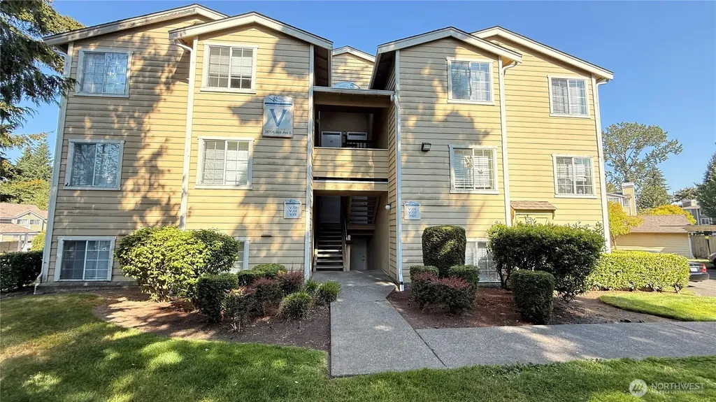 28704 18th Avenue S Federal Way WA 98003