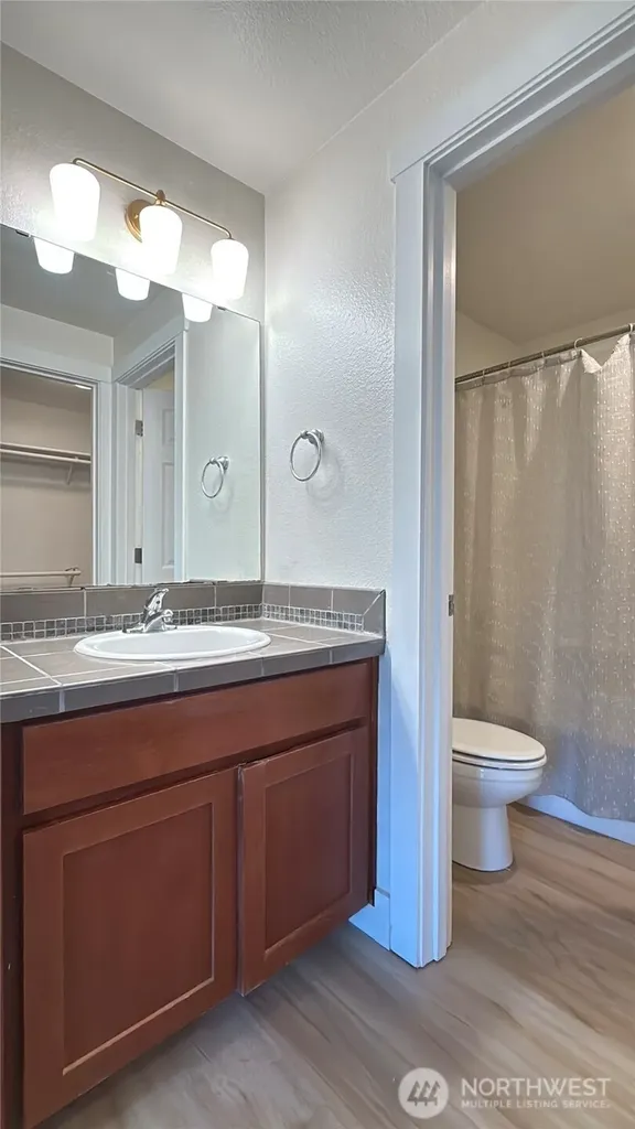 28704 18th Avenue S Federal Way WA 98003