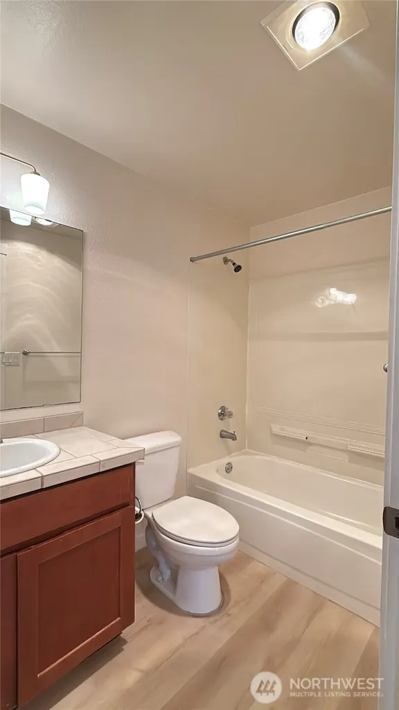 28704 18th Avenue S Federal Way WA 98003