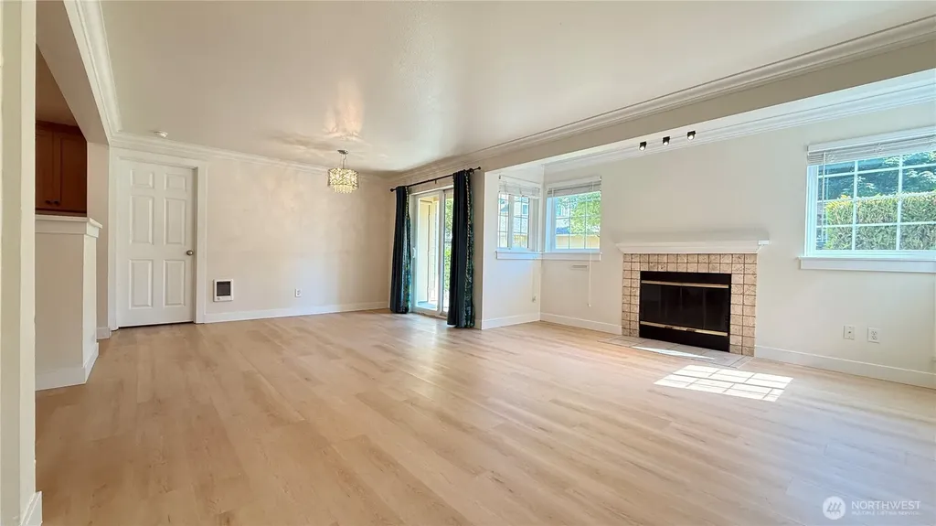 28704 18th Avenue S Federal Way WA 98003