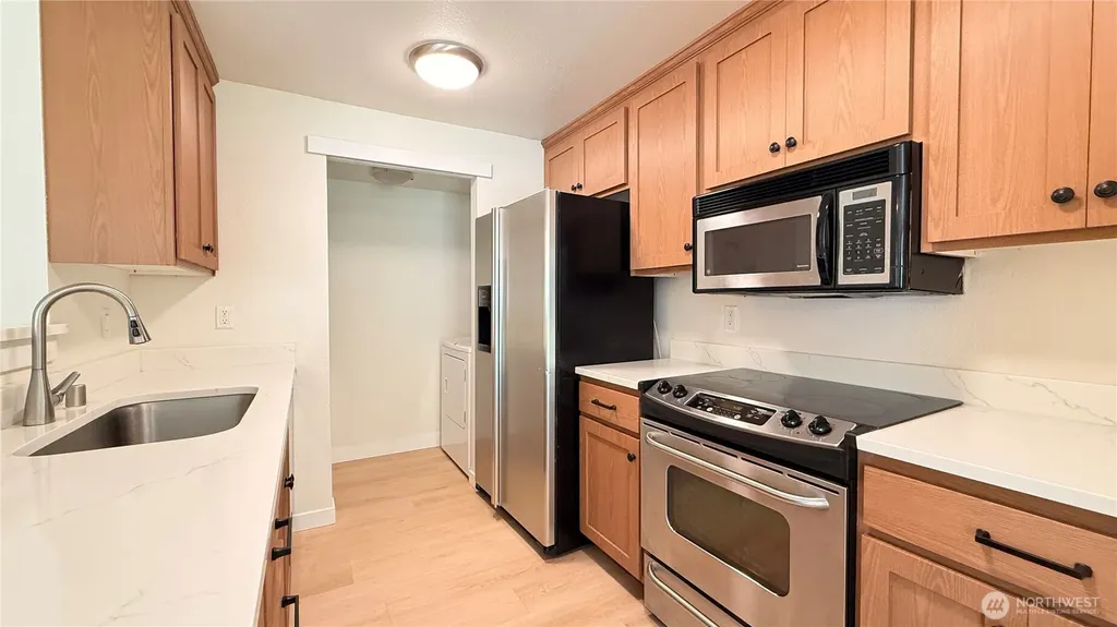 28704 18th Avenue S Federal Way WA 98003