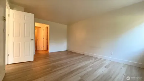 28704 18th Avenue S Federal Way WA 98003