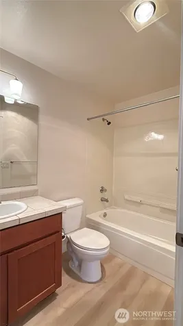 28704 18th Avenue S Federal Way WA 98003