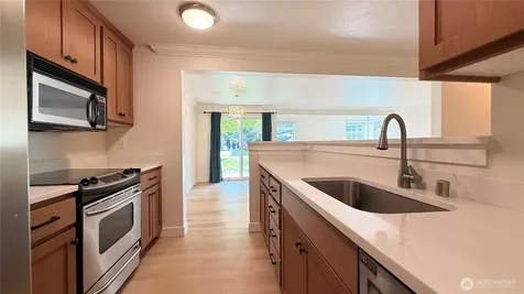 28704 18th Avenue S Federal Way WA 98003