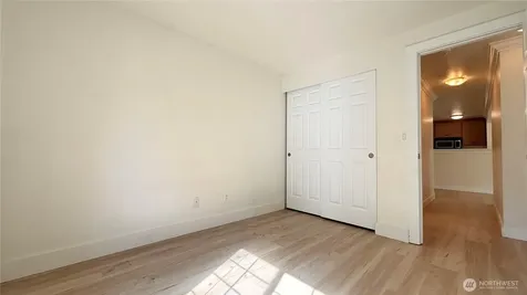28704 18th Avenue S Federal Way WA 98003