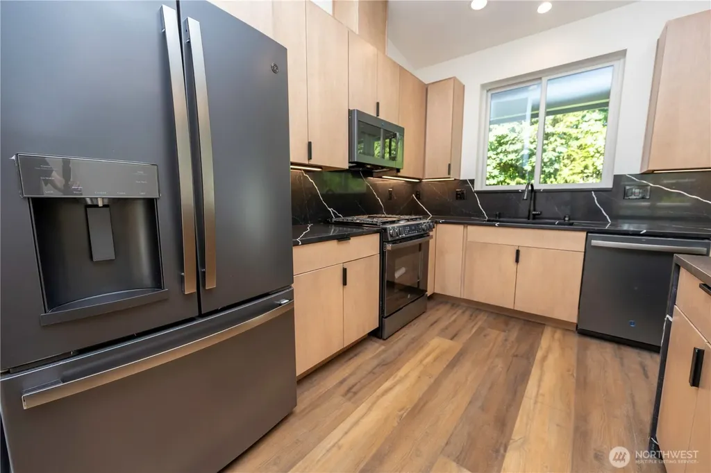 9060 Seamist Lane Blaine WA 98230