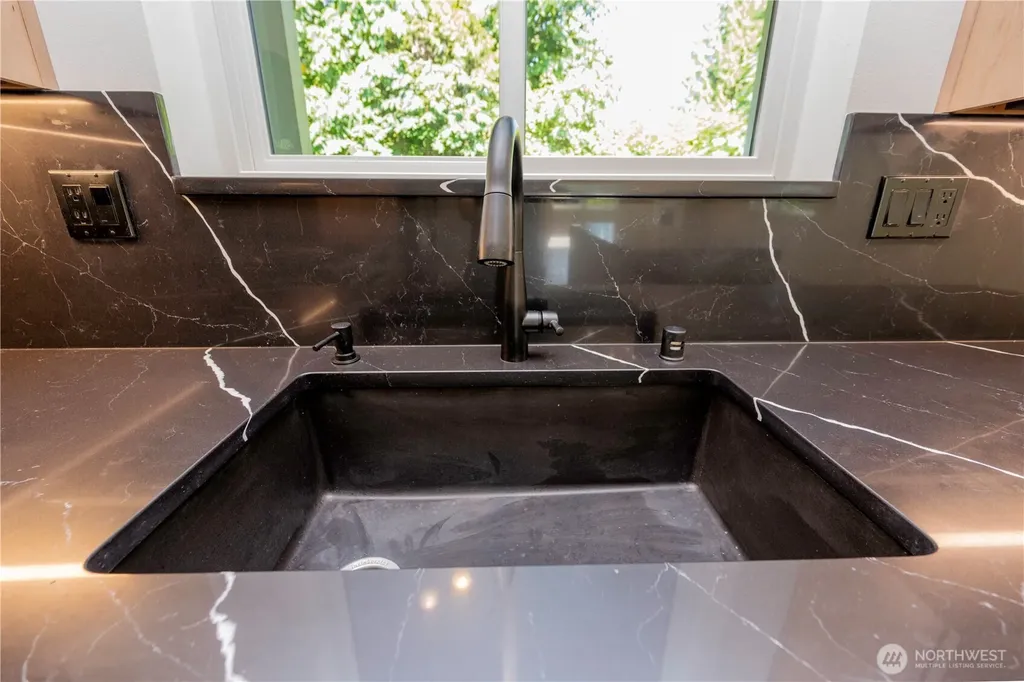 9060 Seamist Lane Blaine WA 98230