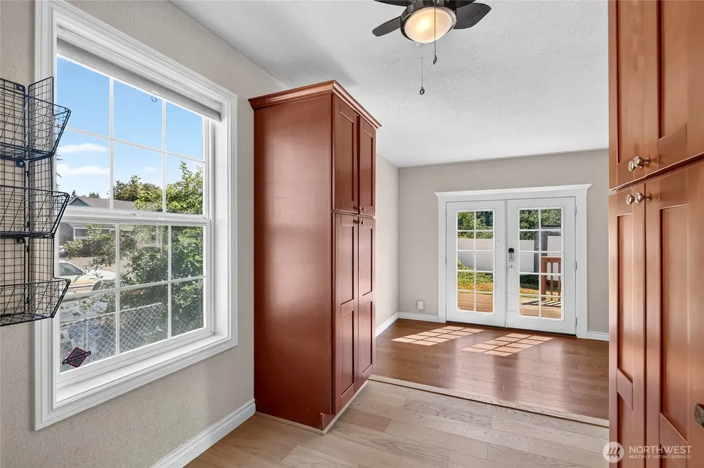 6704 23rd Avenue SW Seattle WA 98106