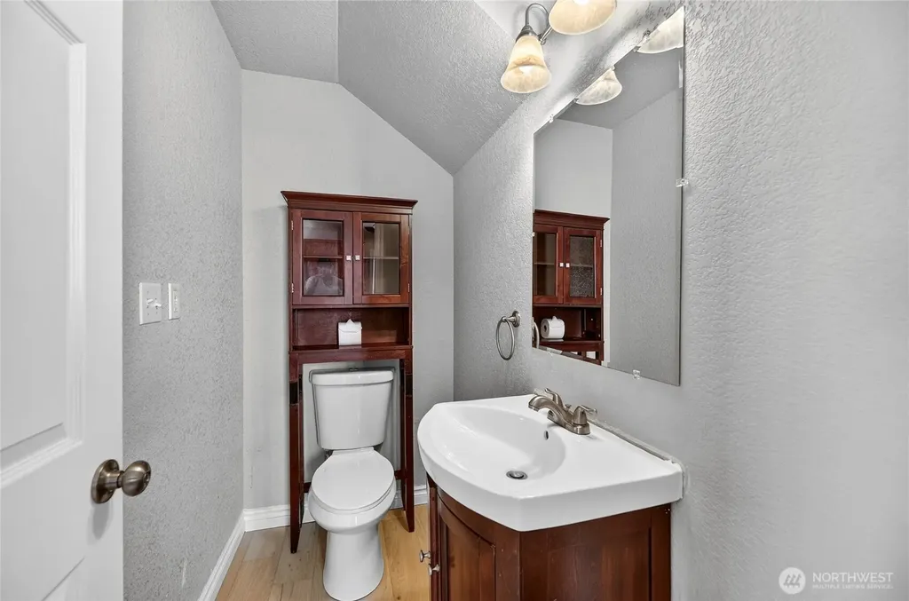 6704 23rd Avenue SW Seattle WA 98106