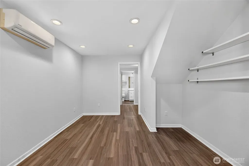 6704 23rd Avenue SW Seattle WA 98106