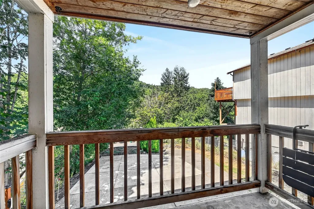 6704 23rd Avenue SW Seattle WA 98106