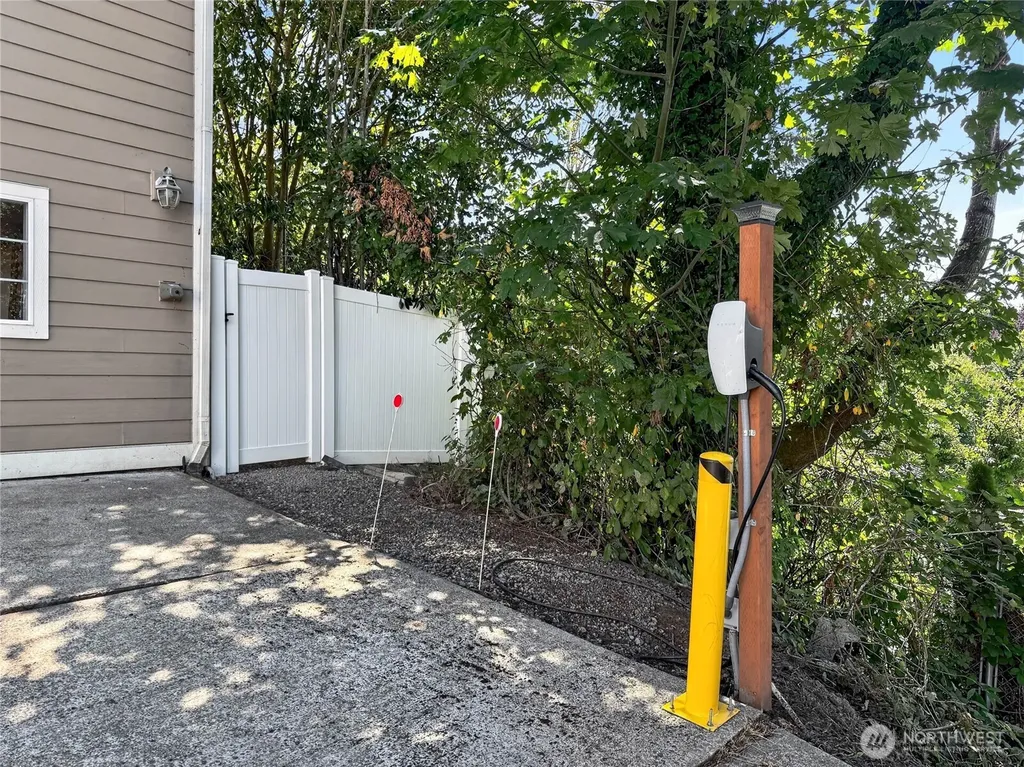 6704 23rd Avenue SW Seattle WA 98106