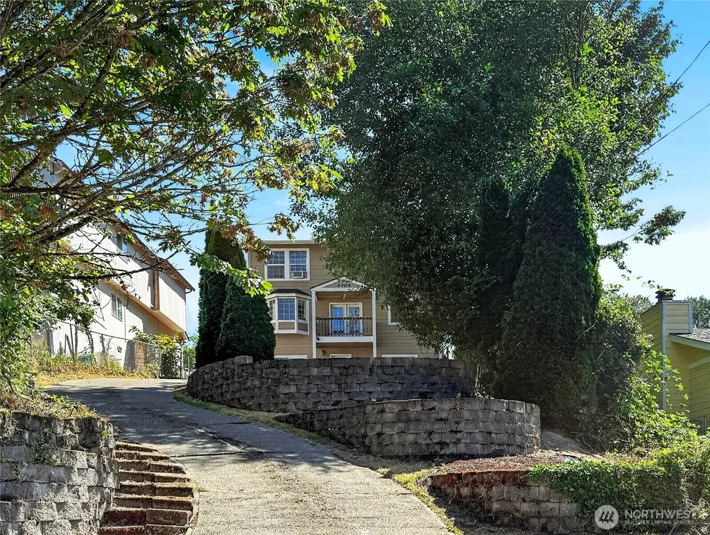 6704 23rd Avenue SW Seattle WA 98106