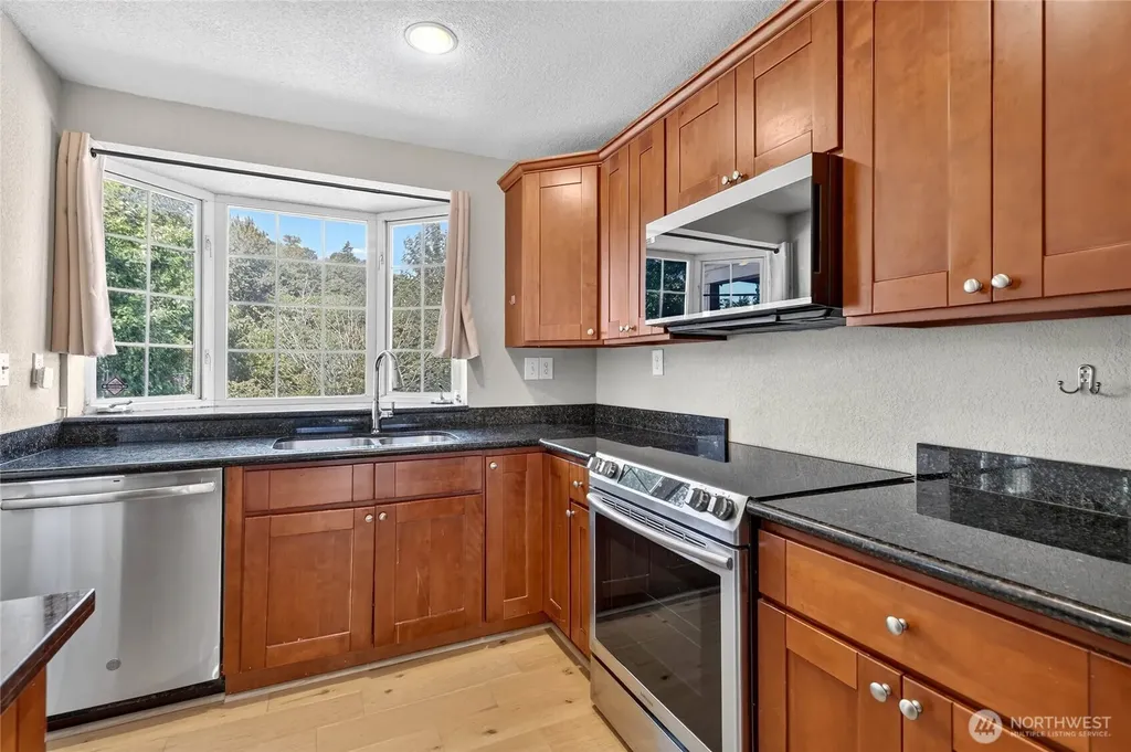 6704 23rd Avenue SW Seattle WA 98106
