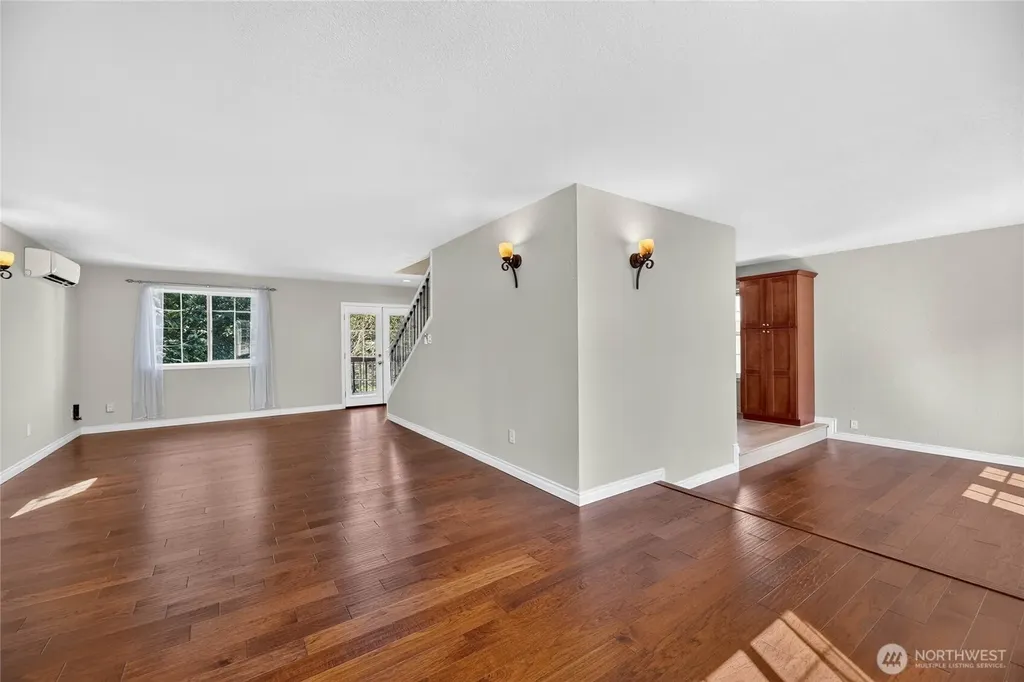 6704 23rd Avenue SW Seattle WA 98106