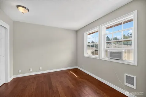 6704 23rd Avenue SW Seattle WA 98106