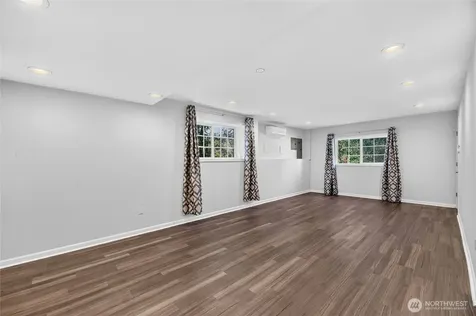 6704 23rd Avenue SW Seattle WA 98106