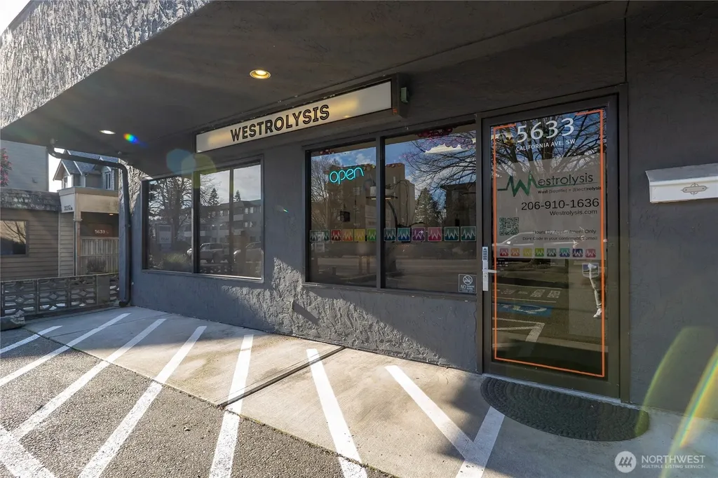 5631 California Avenue SW Seattle WA 98136