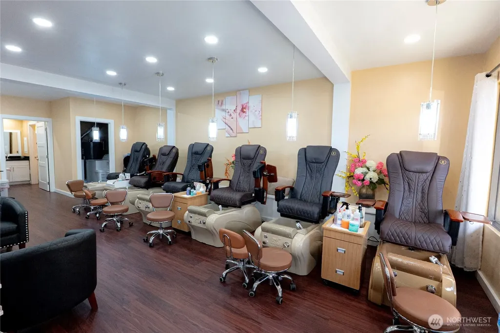 5631 California Avenue SW Seattle WA 98136