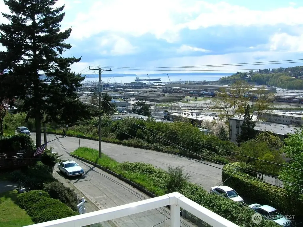 2540 14th Avenue W Seattle WA 98119