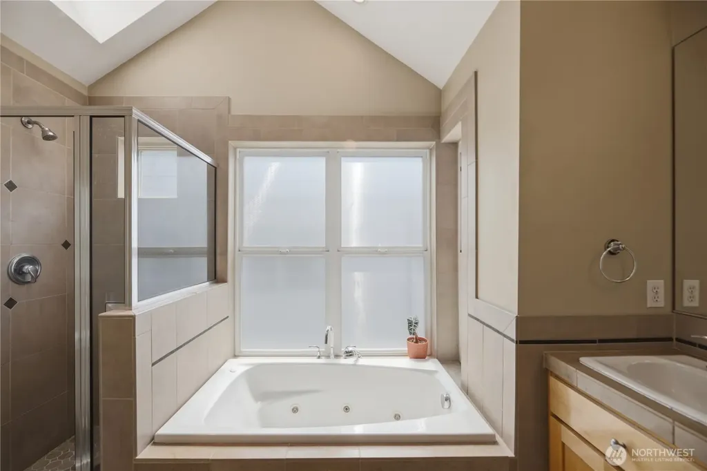 2540 14th Avenue W Seattle WA 98119