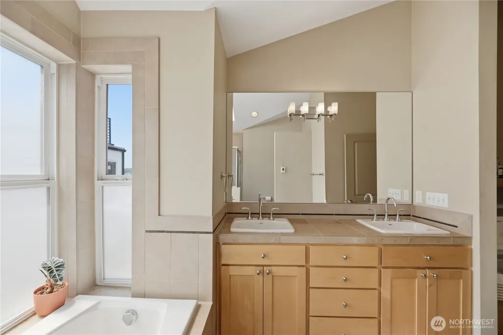 2540 14th Avenue W Seattle WA 98119