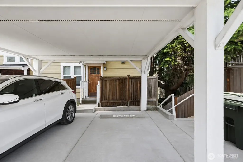 2540 14th Avenue W Seattle WA 98119