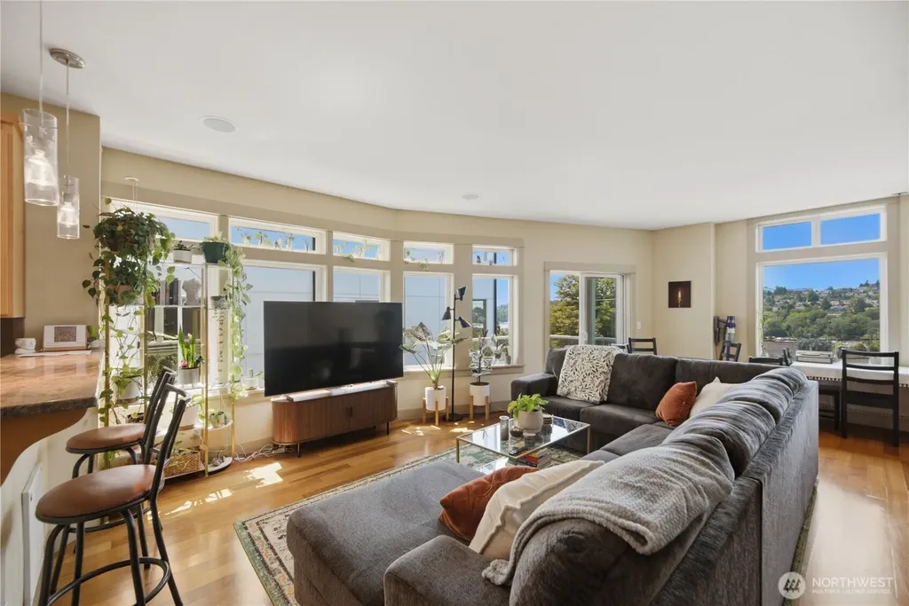 2540 14th Avenue W Seattle WA 98119