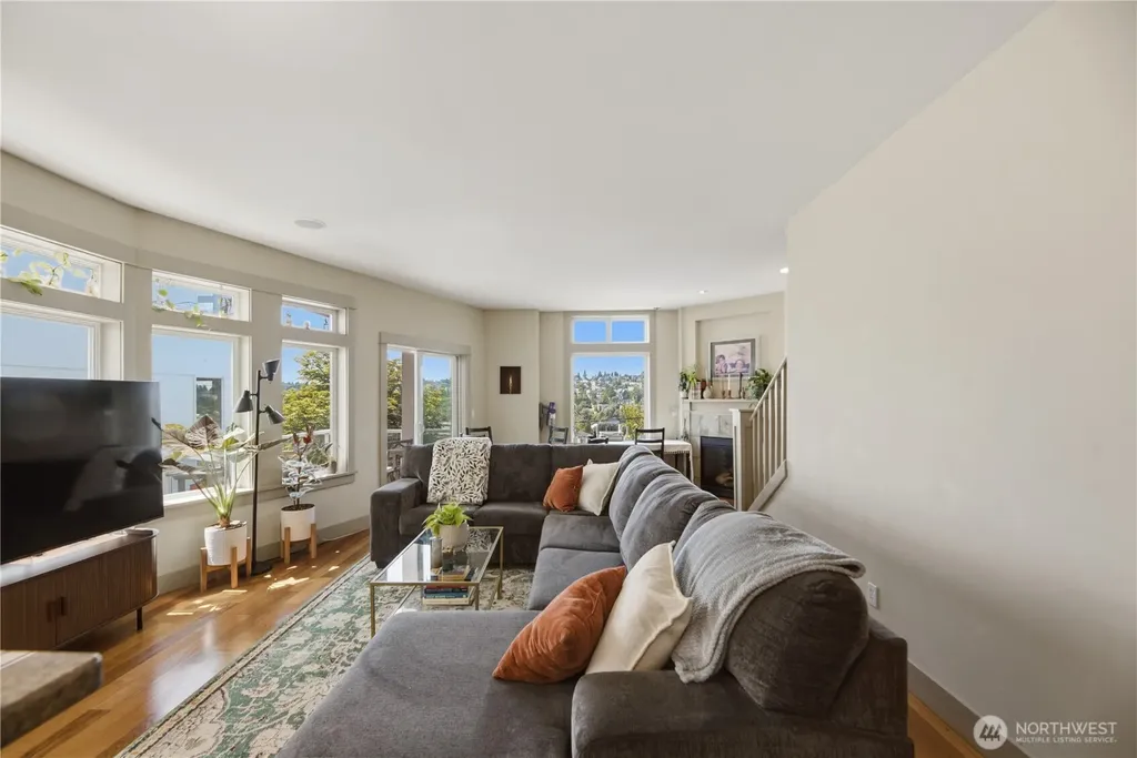 2540 14th Avenue W Seattle WA 98119