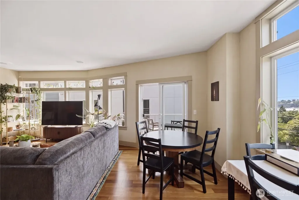 2540 14th Avenue W Seattle WA 98119