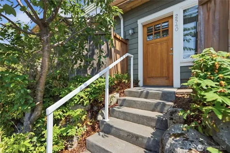 2540 14th Avenue W Seattle WA 98119