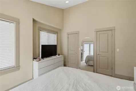 2540 14th Avenue W Seattle WA 98119