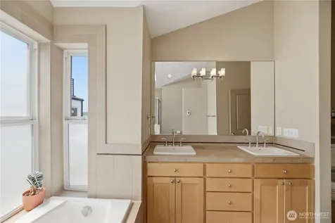 2540 14th Avenue W Seattle WA 98119