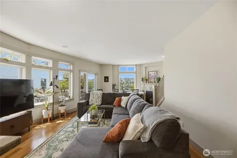 2540 14th Avenue W Seattle WA 98119