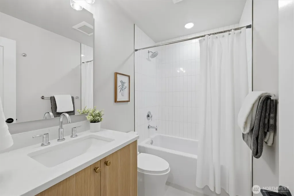 1407 29th Avenue Seattle WA 98122
