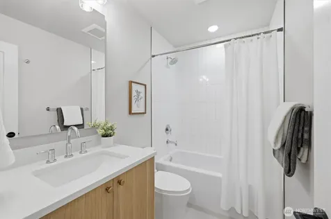 1407 29th Avenue Seattle WA 98122