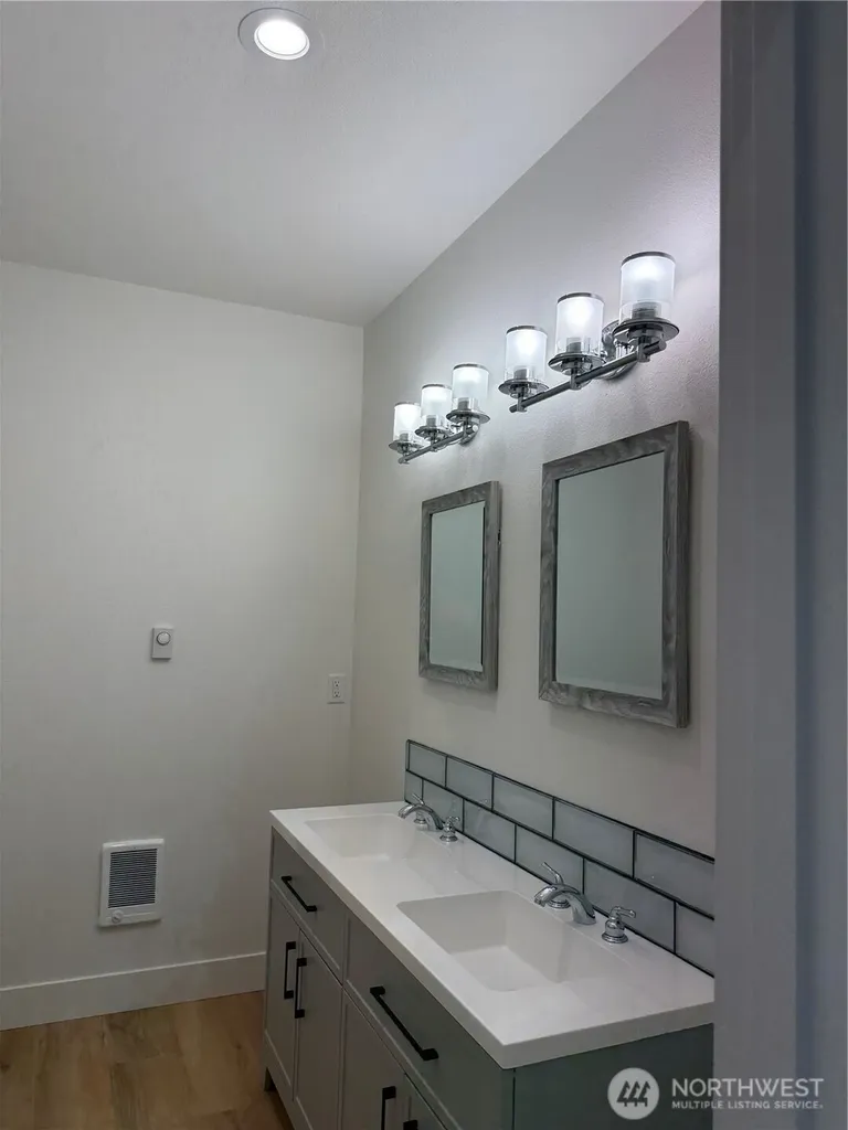 10528 13th Avenue W Everett WA 98204