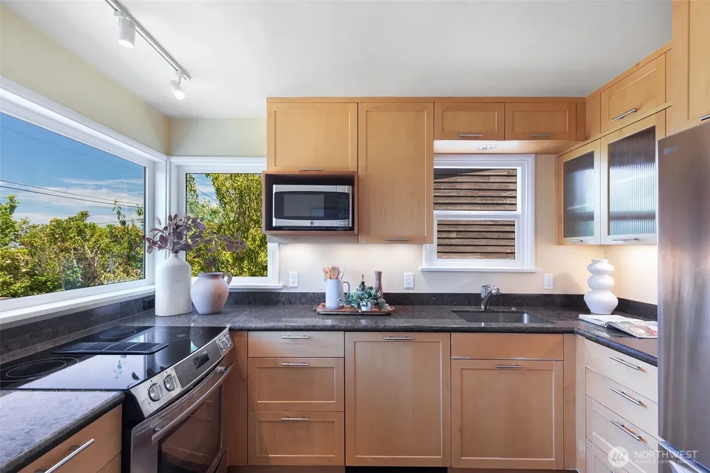 7551 33rd Avenue NW Seattle WA 98117