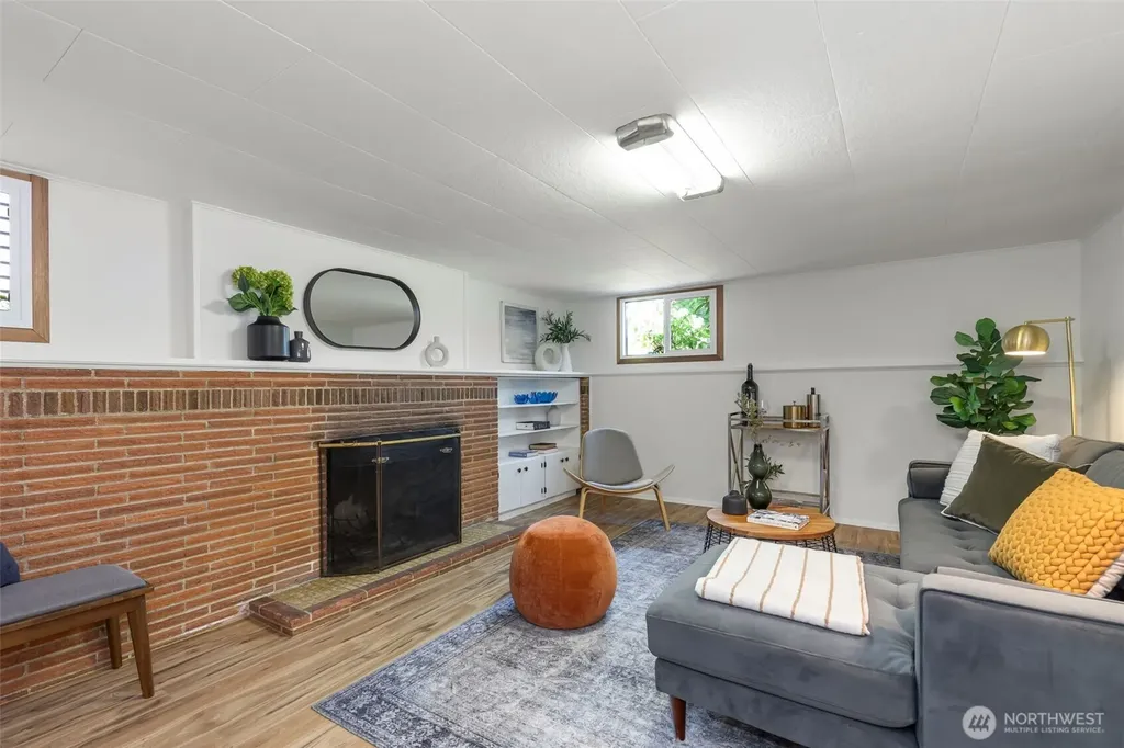 7551 33rd Avenue NW Seattle WA 98117