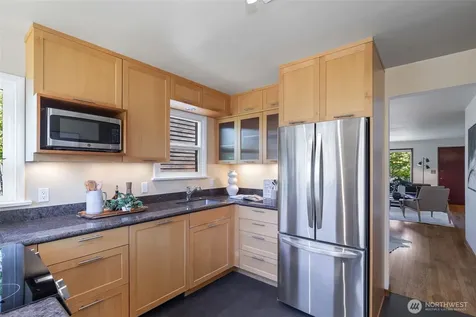 7551 33rd Avenue NW Seattle WA 98117
