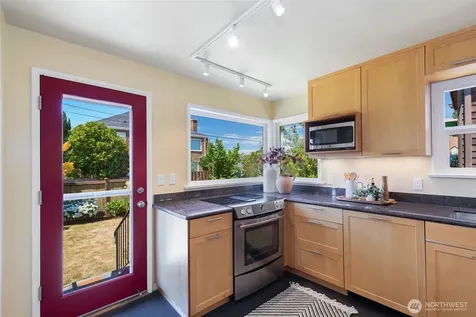 7551 33rd Avenue NW Seattle WA 98117