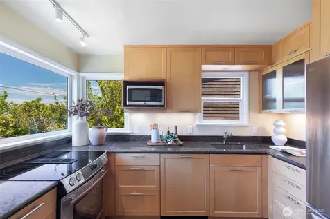 7551 33rd Avenue NW Seattle WA 98117