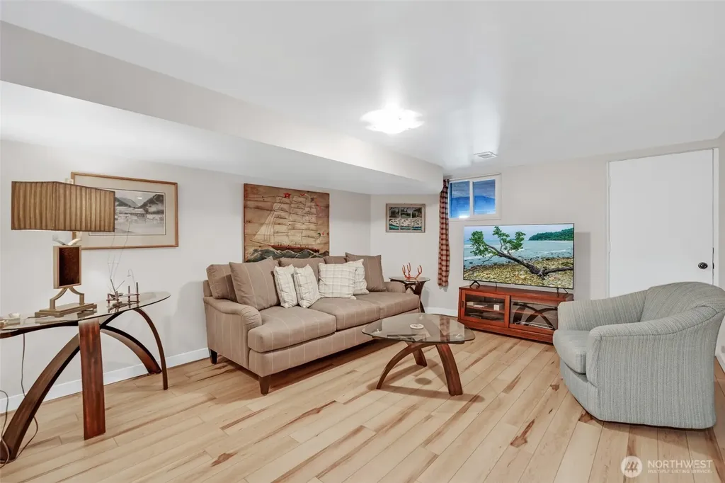 30201 33rd Avenue SW Federal Way WA 98023