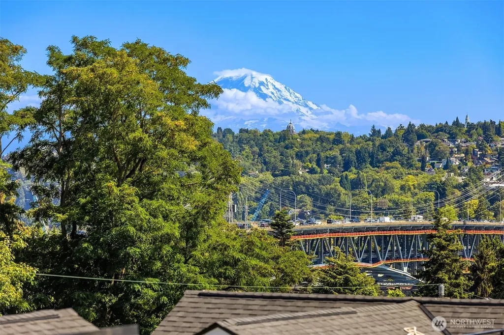 4415 2nd Avenue NE Seattle WA 98105