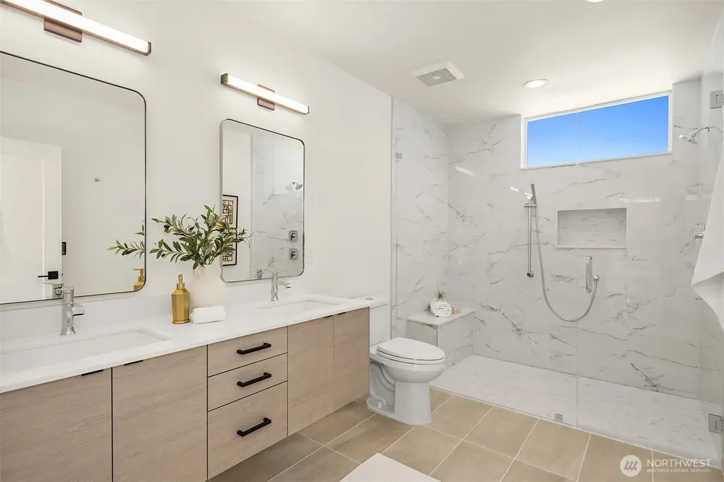 4415 2nd Avenue NE Seattle WA 98105