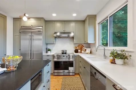 4011 SW Massachusetts Street Seattle WA 98116