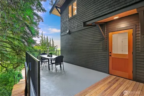 4011 SW Massachusetts Street Seattle WA 98116