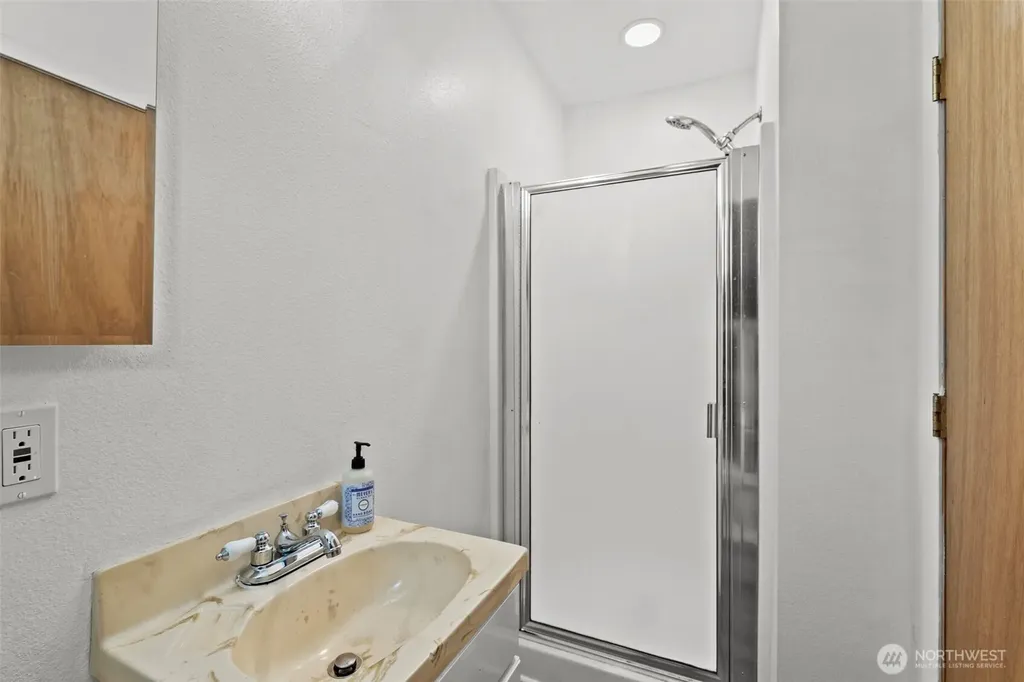 1101 Elm Street Kelso WA 98626