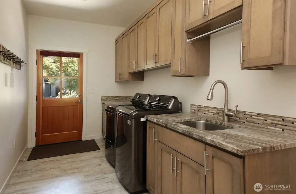 512 Cascade Avenue Langley WA 98260